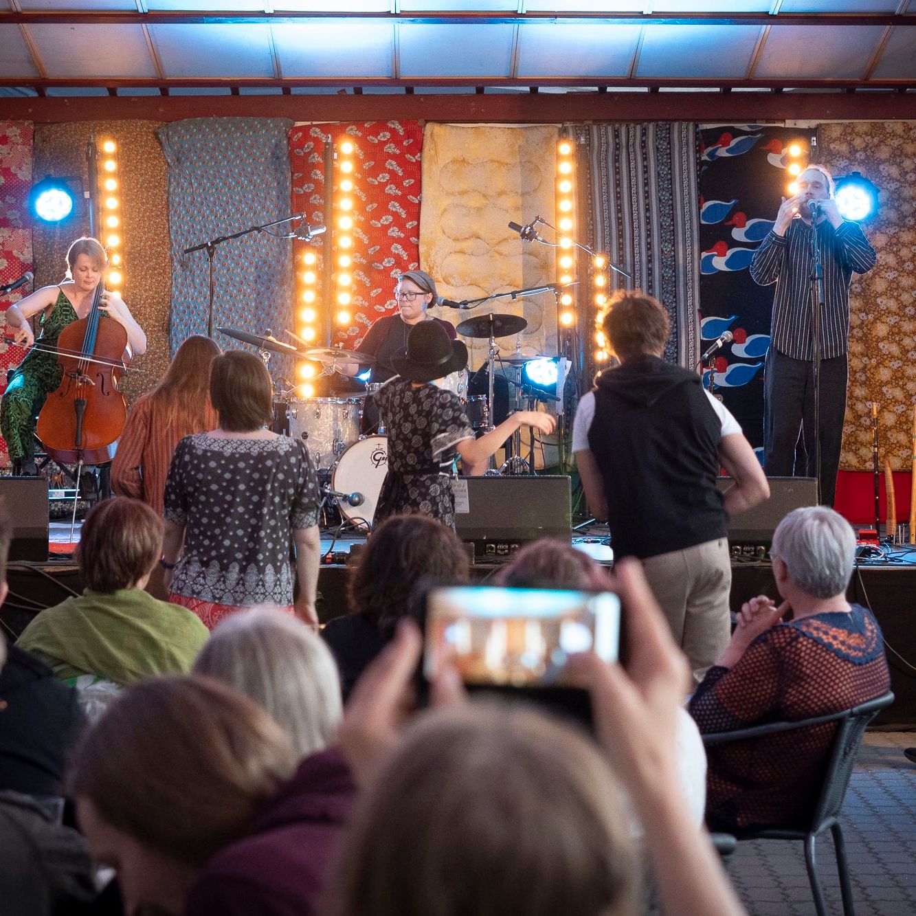 Hurja Halla trio live