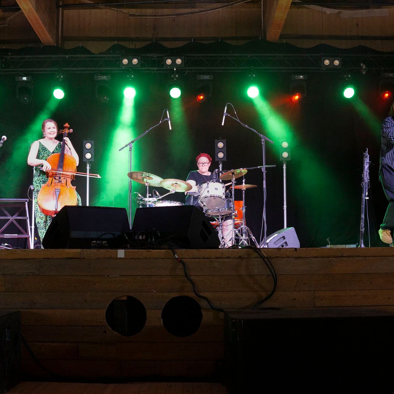 Hurja Halla trio live