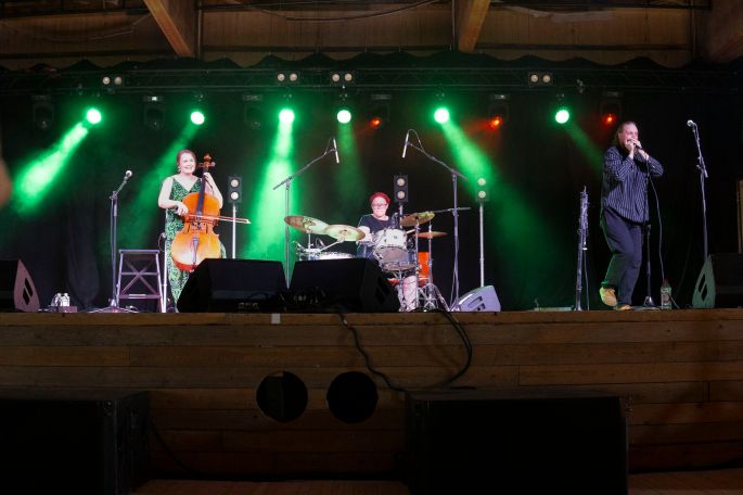 Hurja Halla trio live